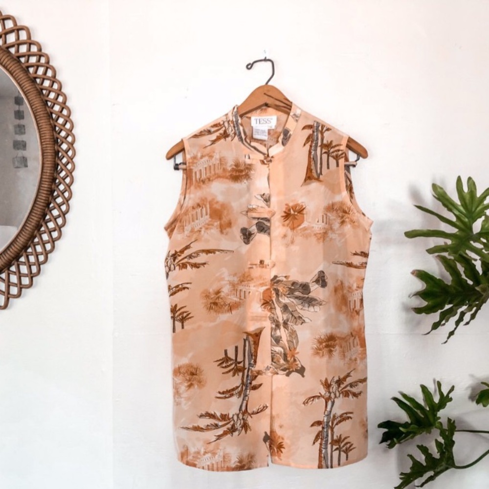 True Vintage 70s-80s Tess 100% Silk Peach Watercolor Pattern Top